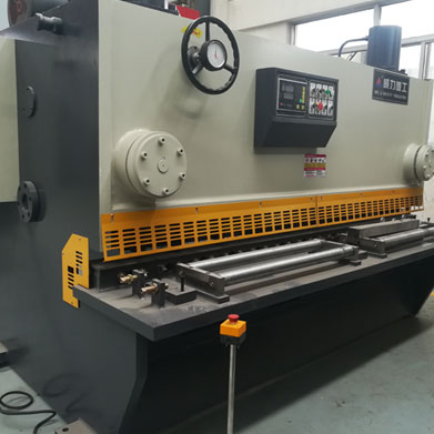 QC11Y-12x2500液压闸式剪板机_12个厚3.2米剪板机